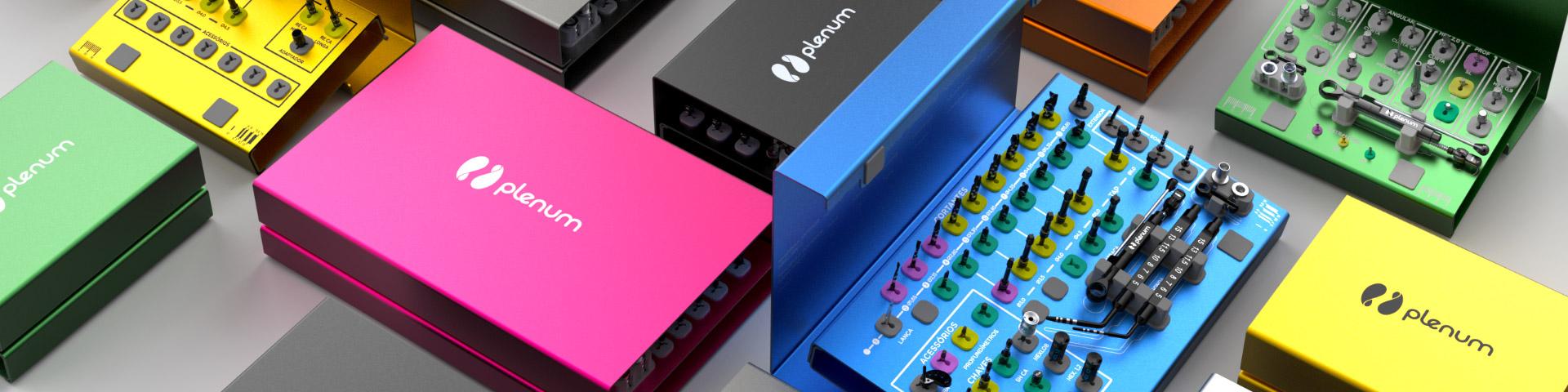 Várias caixas instrumentais de diferentes cores